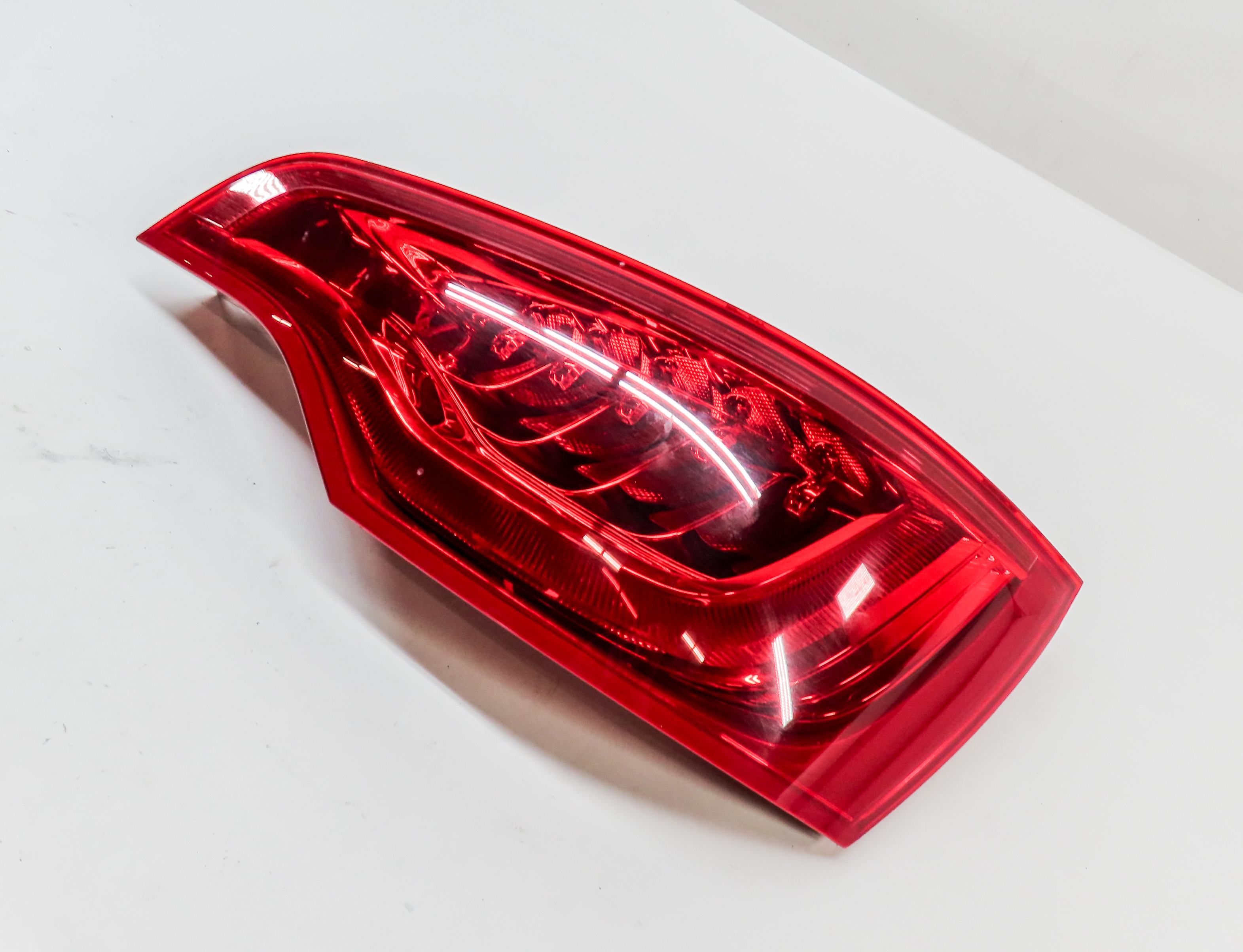 2010-2015 AUDI Q7 (4L) REAR RIGHT PASSENGER TAILLIGHT BRAKE LIGHT LAMP (LED) — exact item pictured